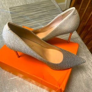 (New) beautiful silver dress pump, beautiful for wedding,church or parties,